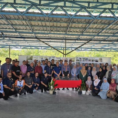 PRESIDEN & NAIB CANSELOR MERAIKAN ROGRAM SANTAI BERSAMA PENGURUSAN UNIVERSITI DI TASIK LINDUNGAN BURUNG