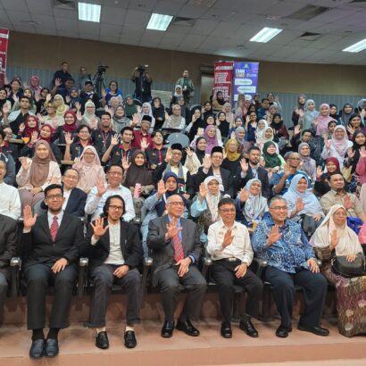 SYARAHAN PROFESOR EMERITUS DAN FORUM KENEGARAAN : MENCARI MAKNA KEMANUSIAAN DI SEBALIK KONFLIK PALESTIN